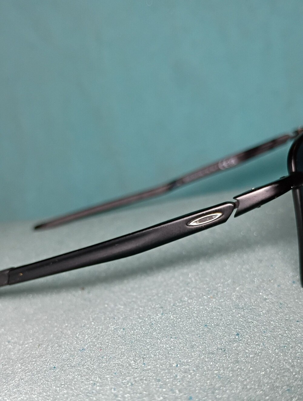 Oakley | GAUGE 8 Men's Polarized Sunglasses - Matte Black/Grey - Picture 6 of 12